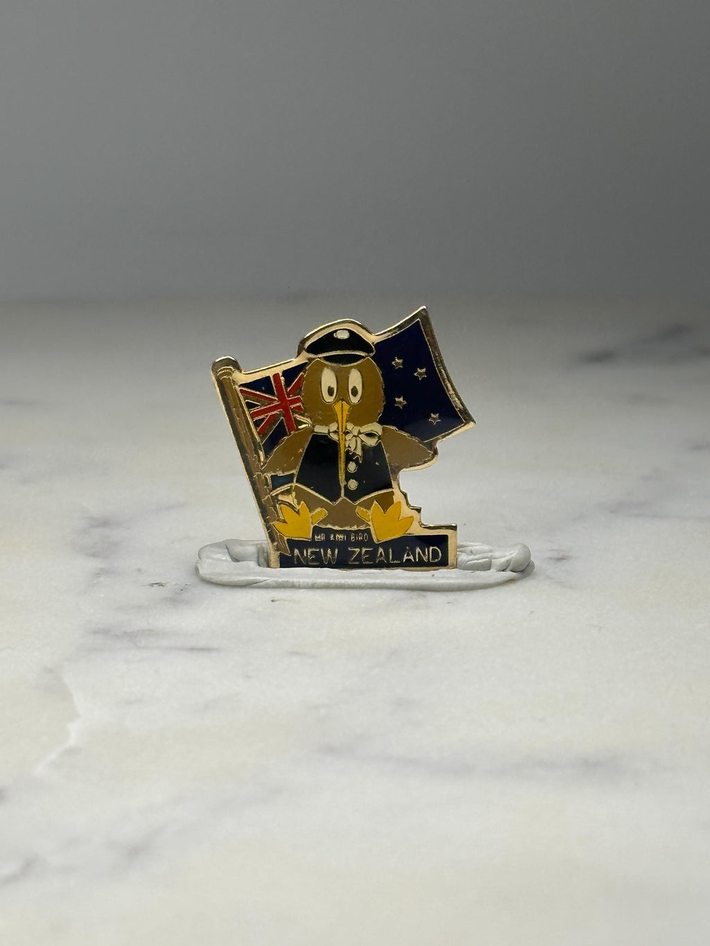 New Zealand Kiwi Bird Pin: Gold Tone Enamel - Travel Souvenir Accessory