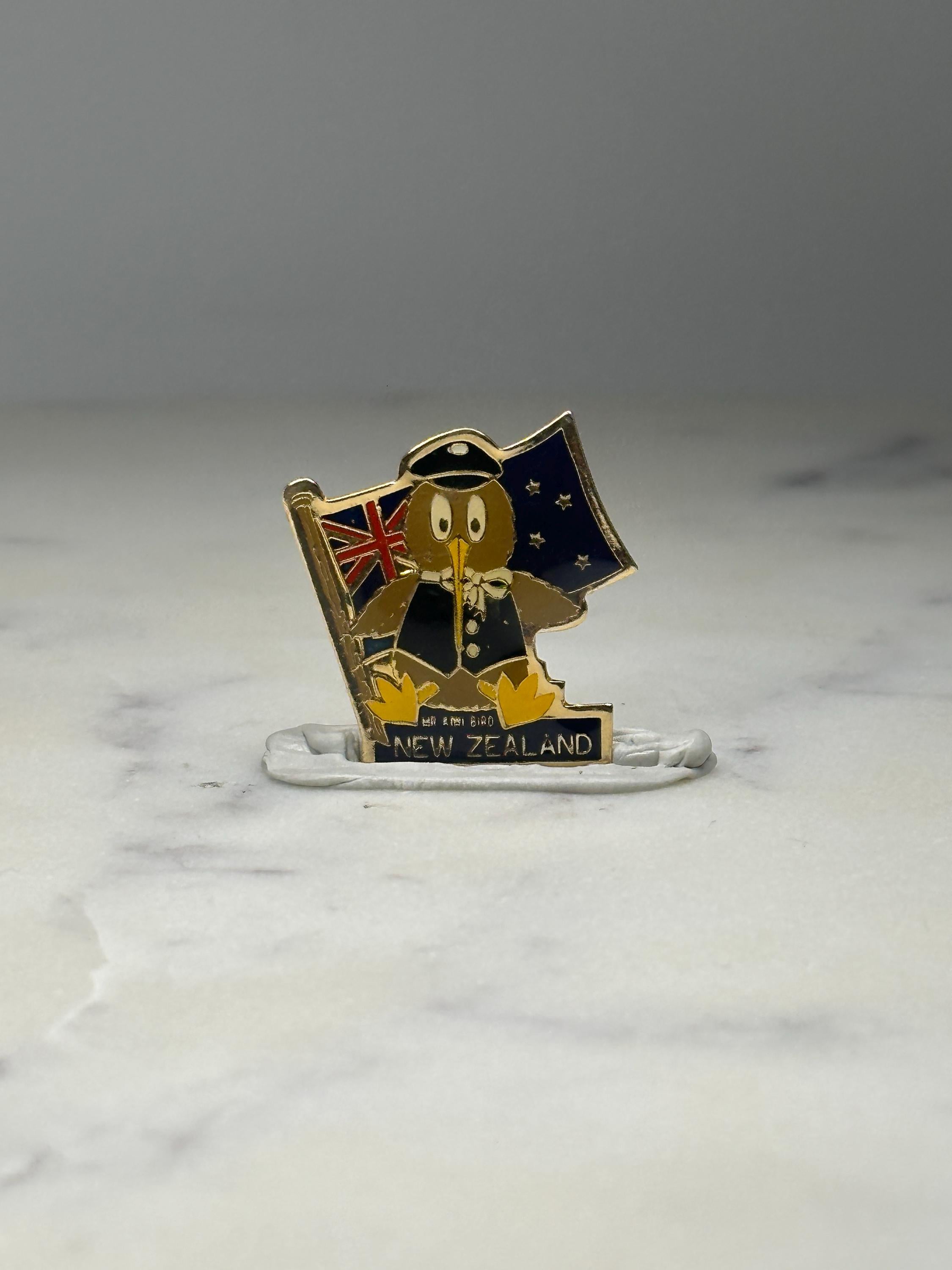 New Zealand Kiwi Bird Pin: Gold Tone Enamel - Travel Souvenir Accessory
