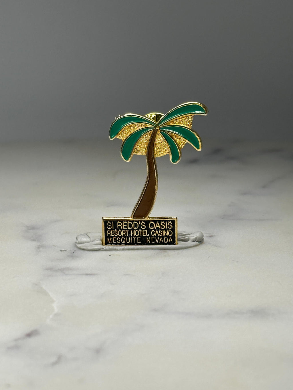 Si Redds Oasis Palm Tree Pin: Gold Enamel - Nevada Casino Souvenir