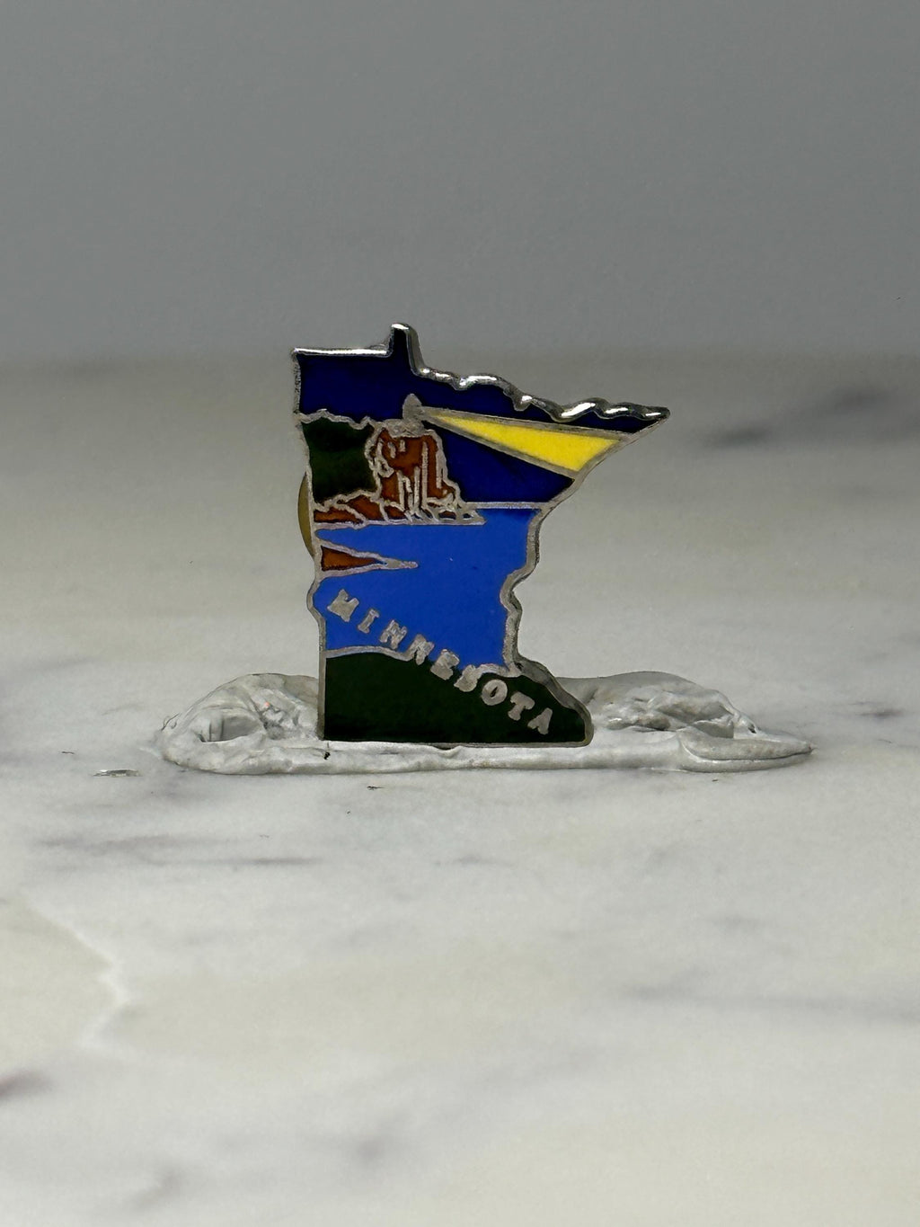 Minnesota State Souvenir Pin: Enamel Scenic - 1980s Travel Accessory
