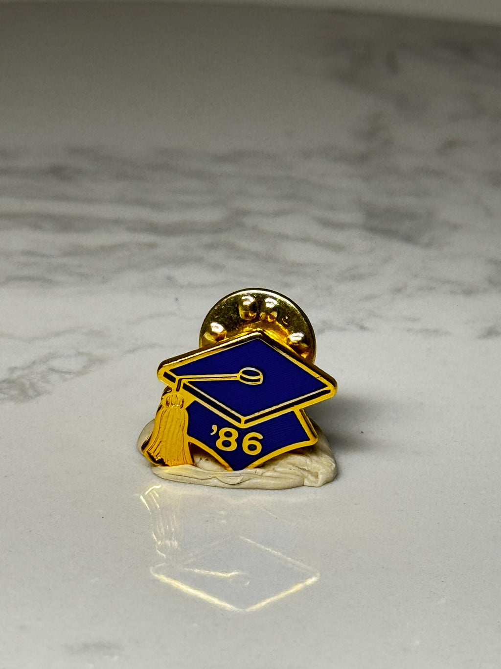 Class of 1986 Graduation Hat Pin: Blue & Gold Enamel - 80s Accessory
