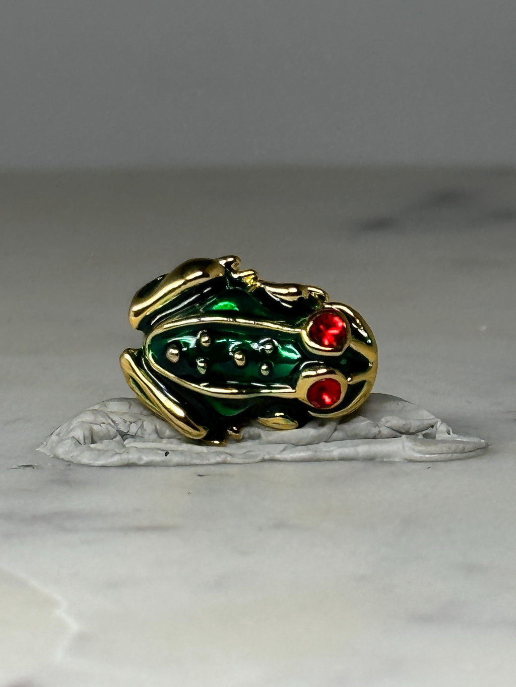Frog Lapel Pin: Green Enamel Gold Tone - Nature Animal Accessory