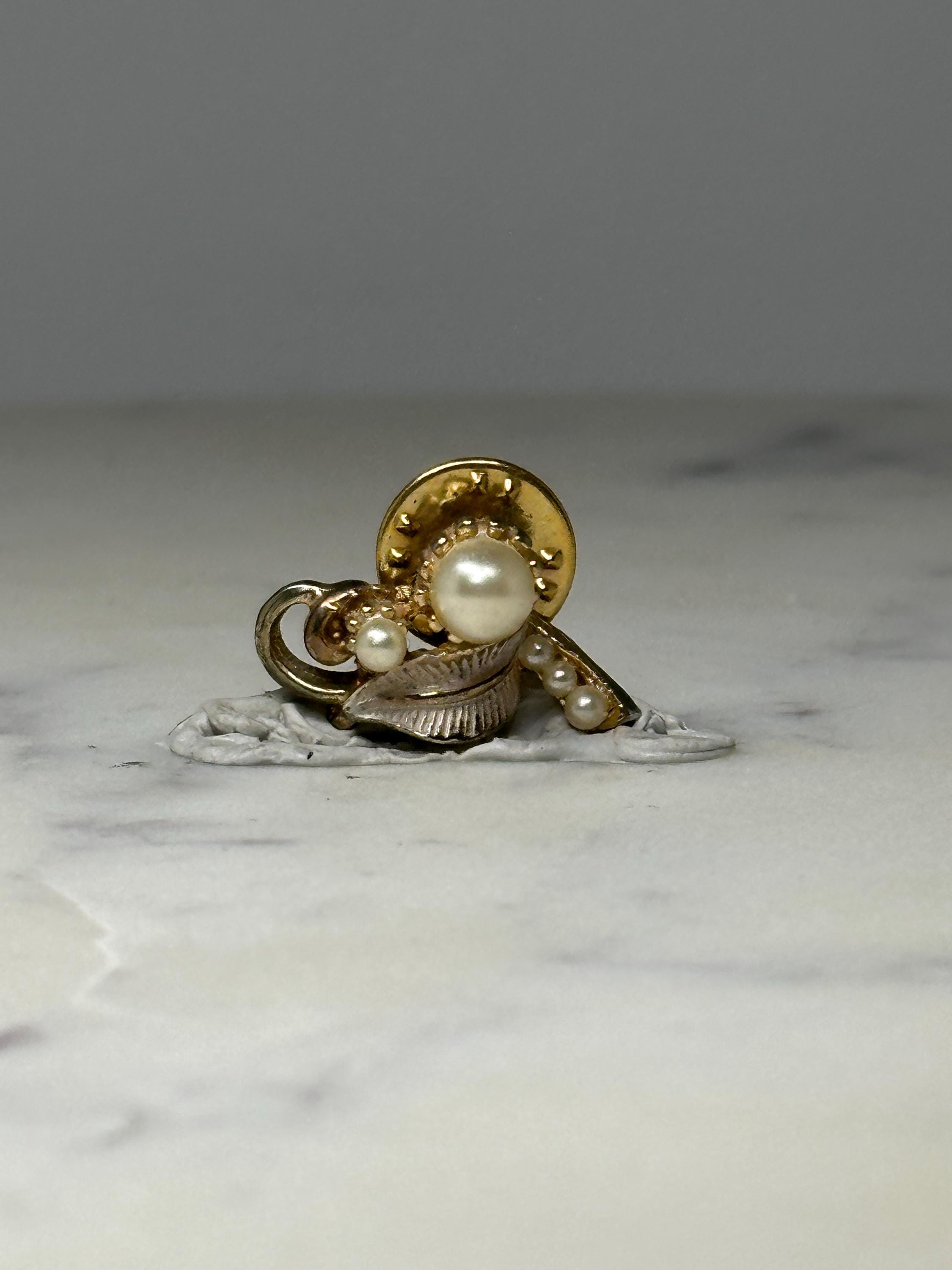 Vintage Faux Pearl Floral Lapel Pin: Gold Tone Botanical Spray Brooch – Elegant Leaf Design Pin