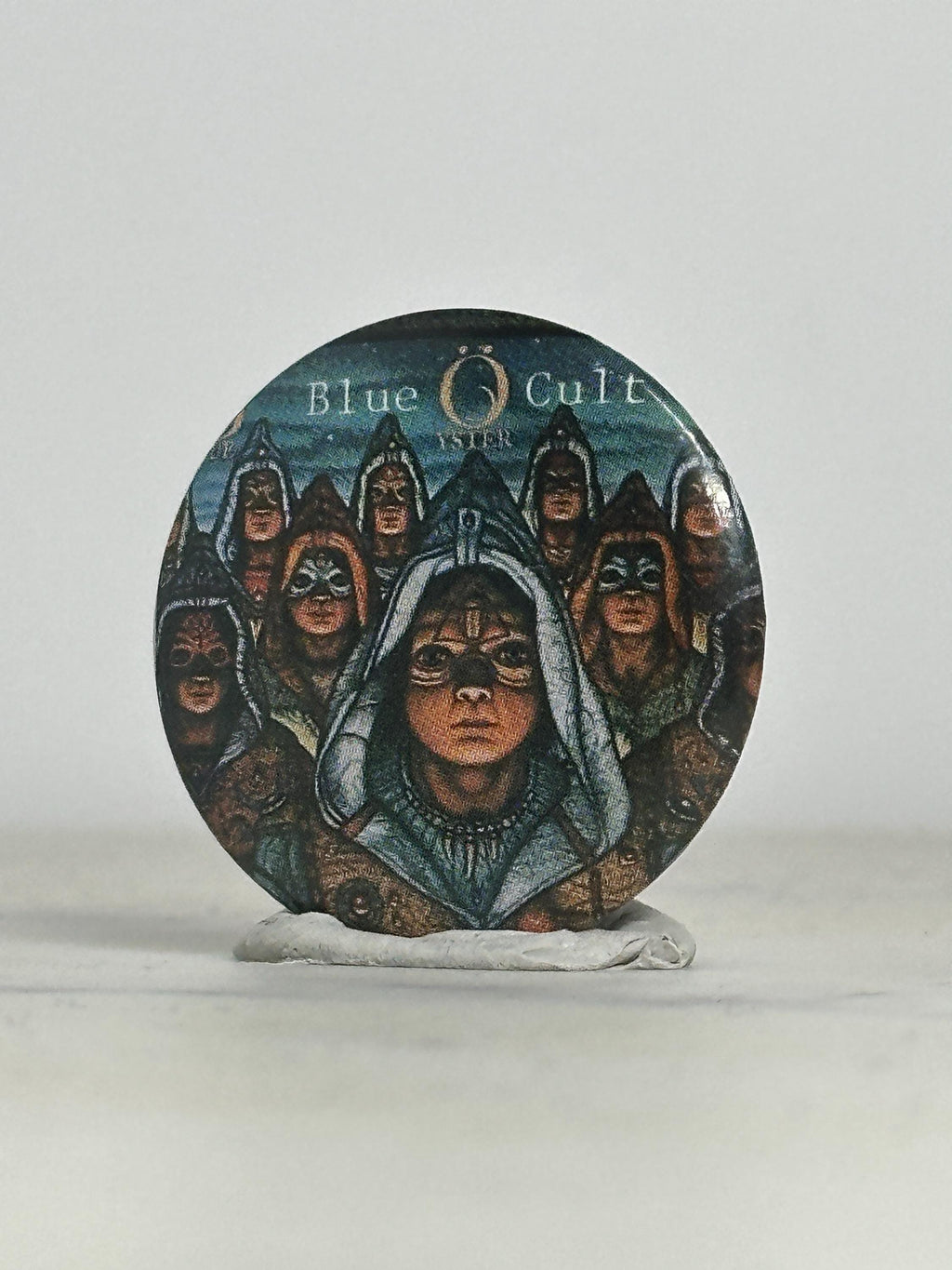 Blue öyster cult button pin: album art badge - retro rock accessory