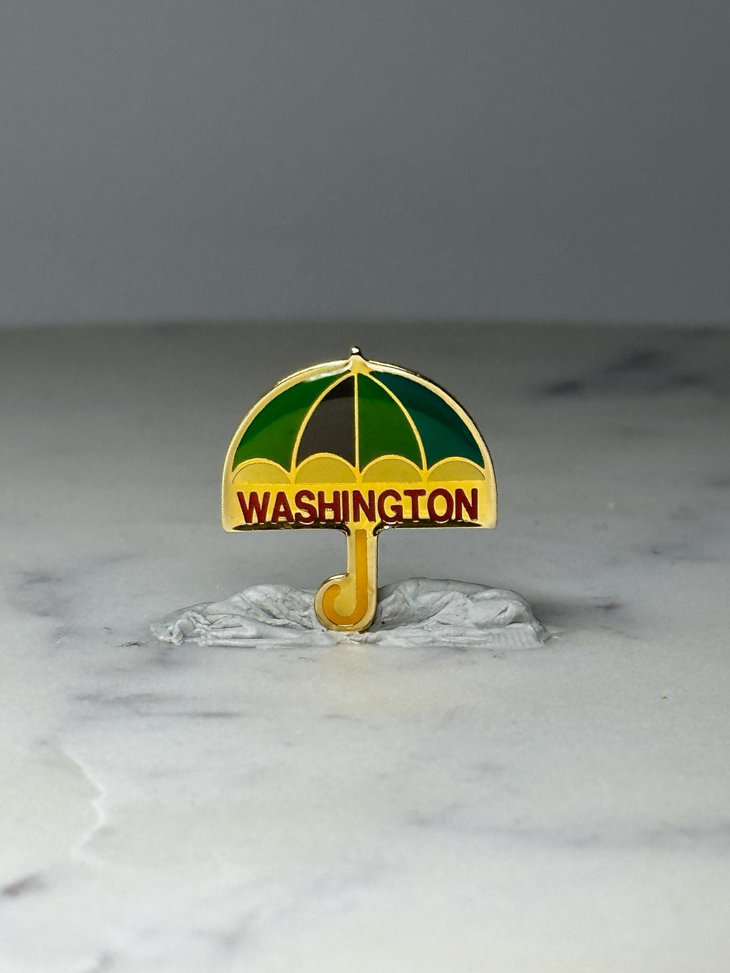 Vintage Washington Umbrella Souvenir Pin: Gold Tone Enamel - Travel Accessory