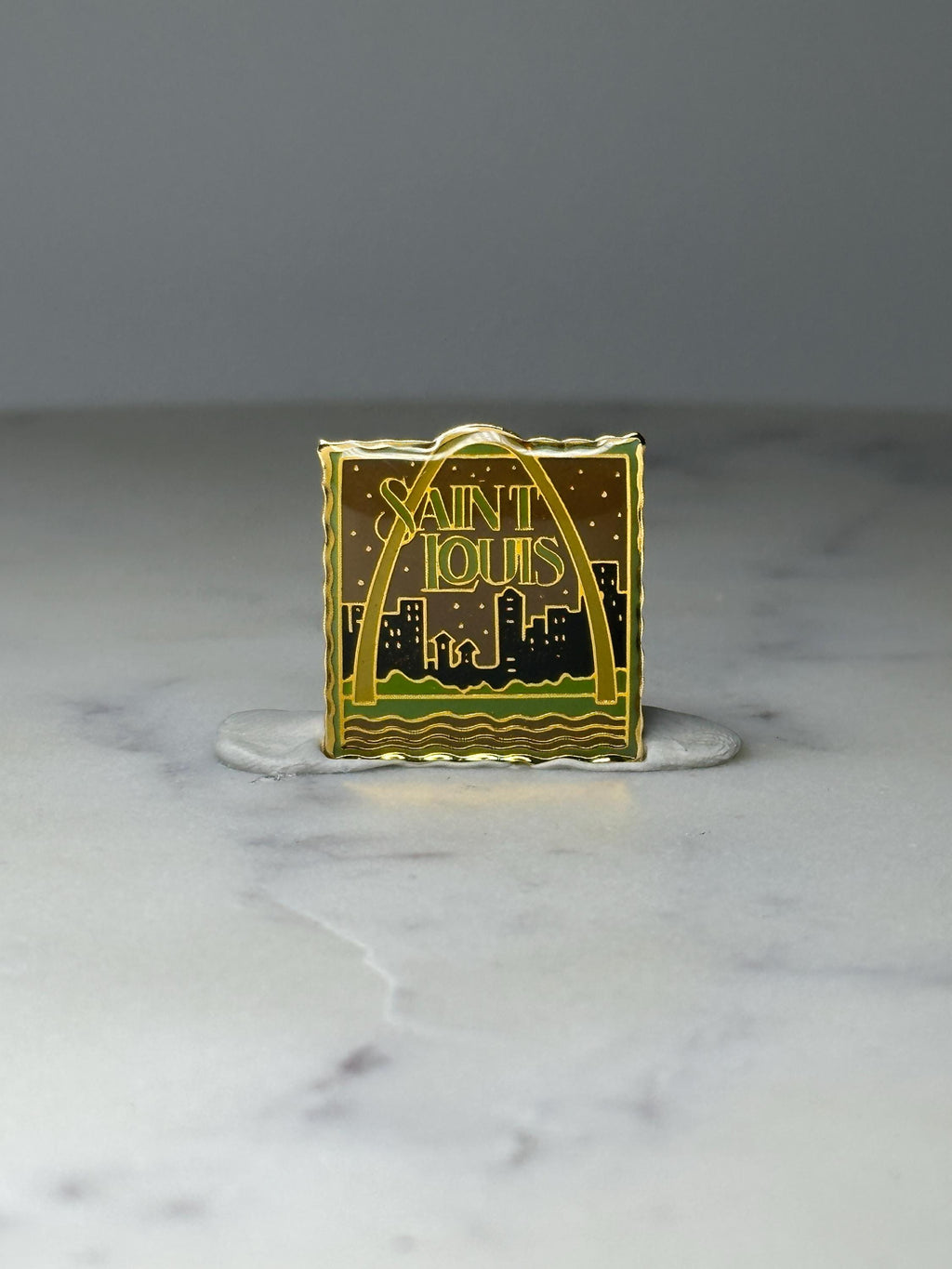 Vintage Saint Louis Souvenir Pin: Gold Tone Enamel - City Skyline Accessory