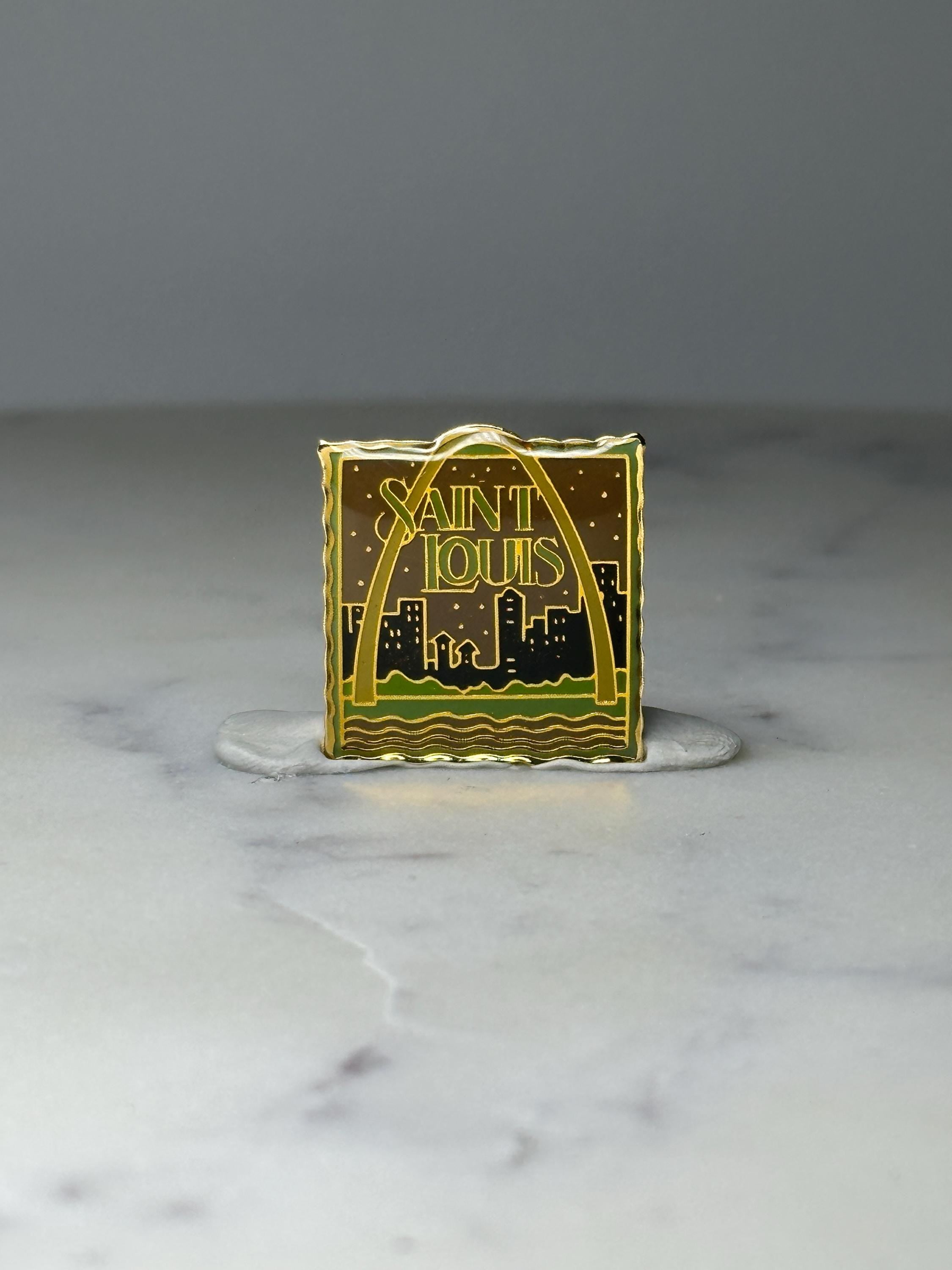 Vintage Saint Louis Souvenir Pin: Gold Tone Enamel - City Skyline Accessory