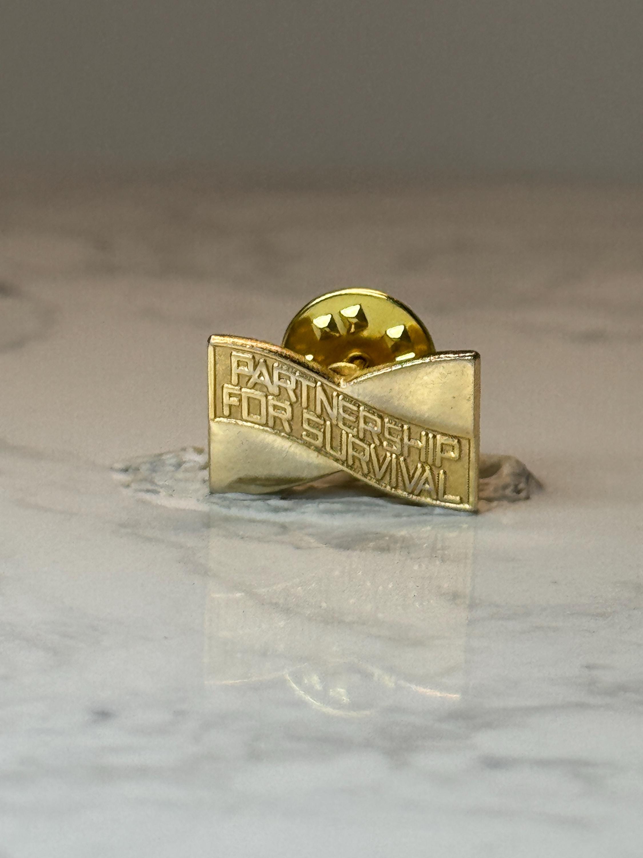 Vintage Partners in Leadership Pin: Gold Tone Ribbon - Corporate Award