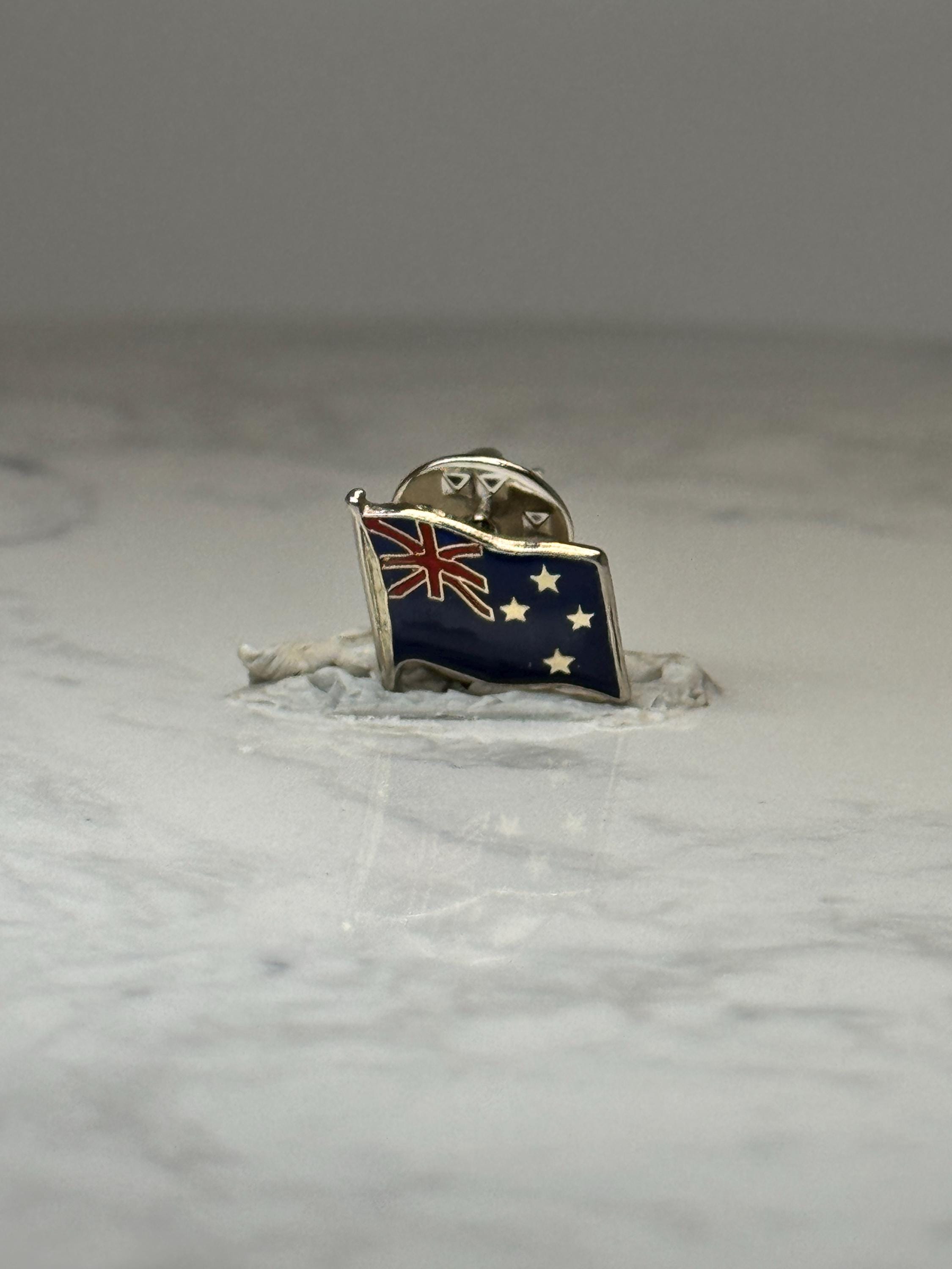 Vintage Australia Flag Lapel Pin: Gold Tone Enamel - Patriotic Souvenir Accessory