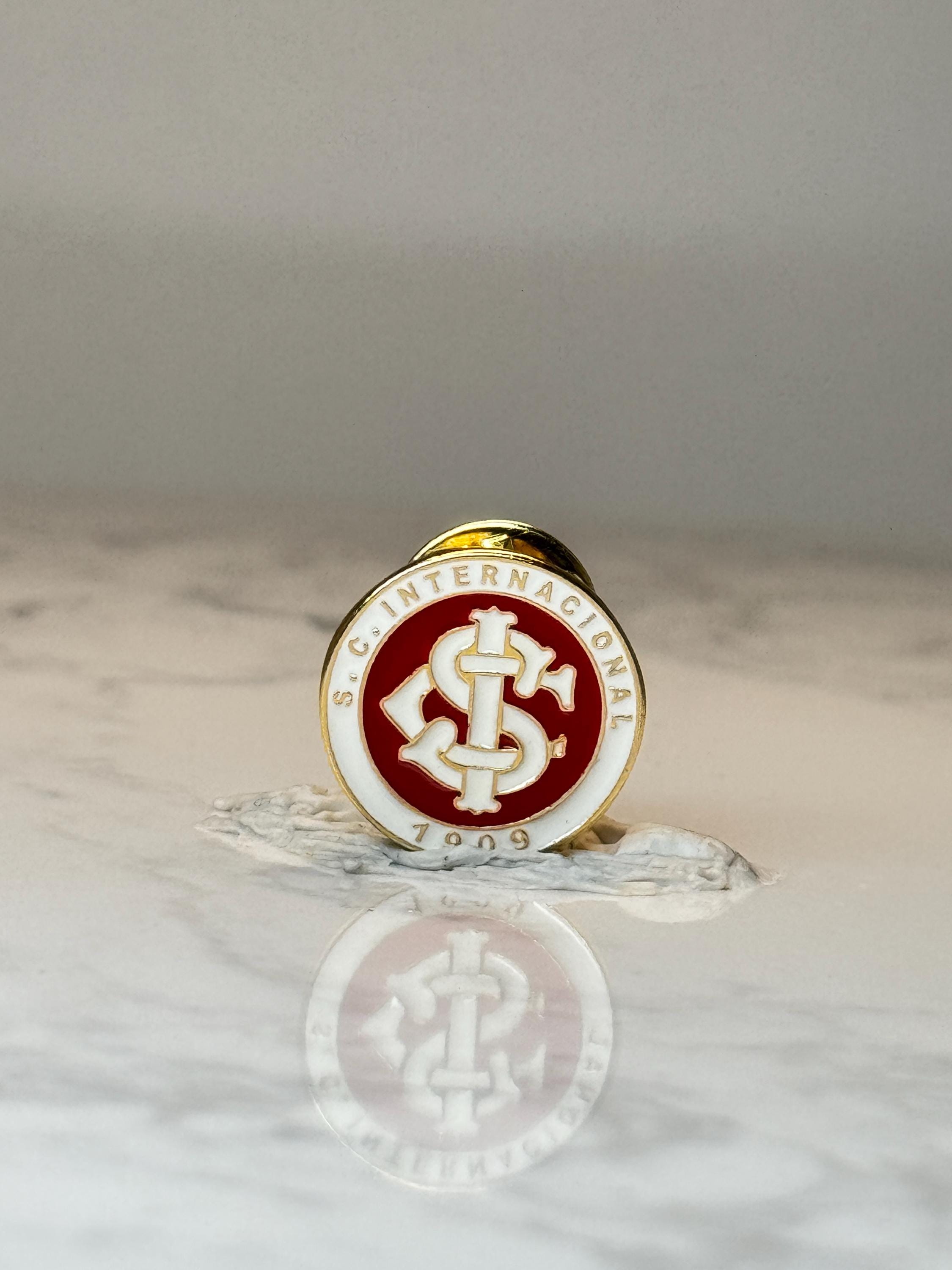 Vintage S.C. Internacional Pin: Red White Gold - 1909 Football