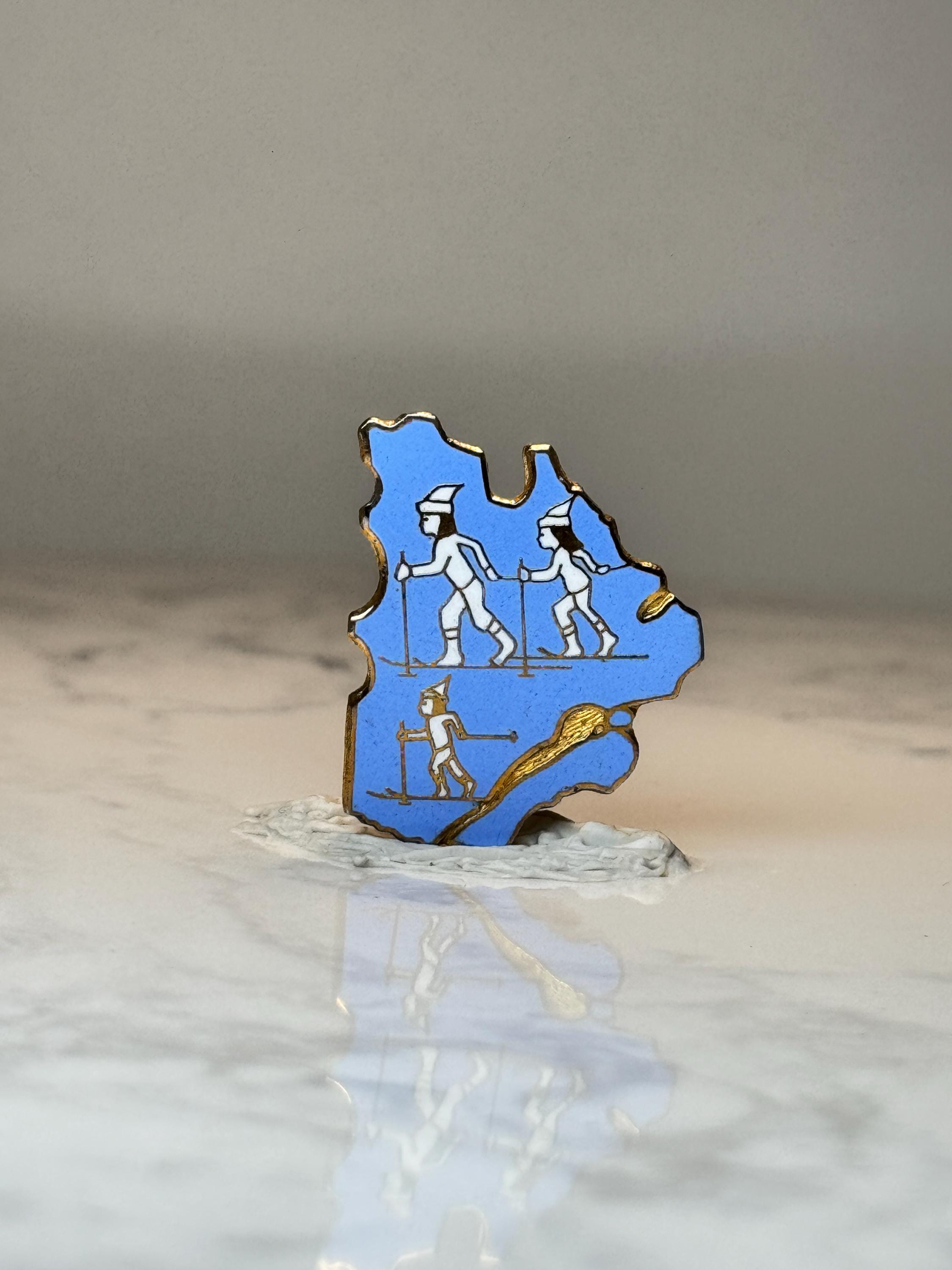 Vintage Maine Skiing Enamel Pin: Blue Gold Tone - Winter Sports Accessory