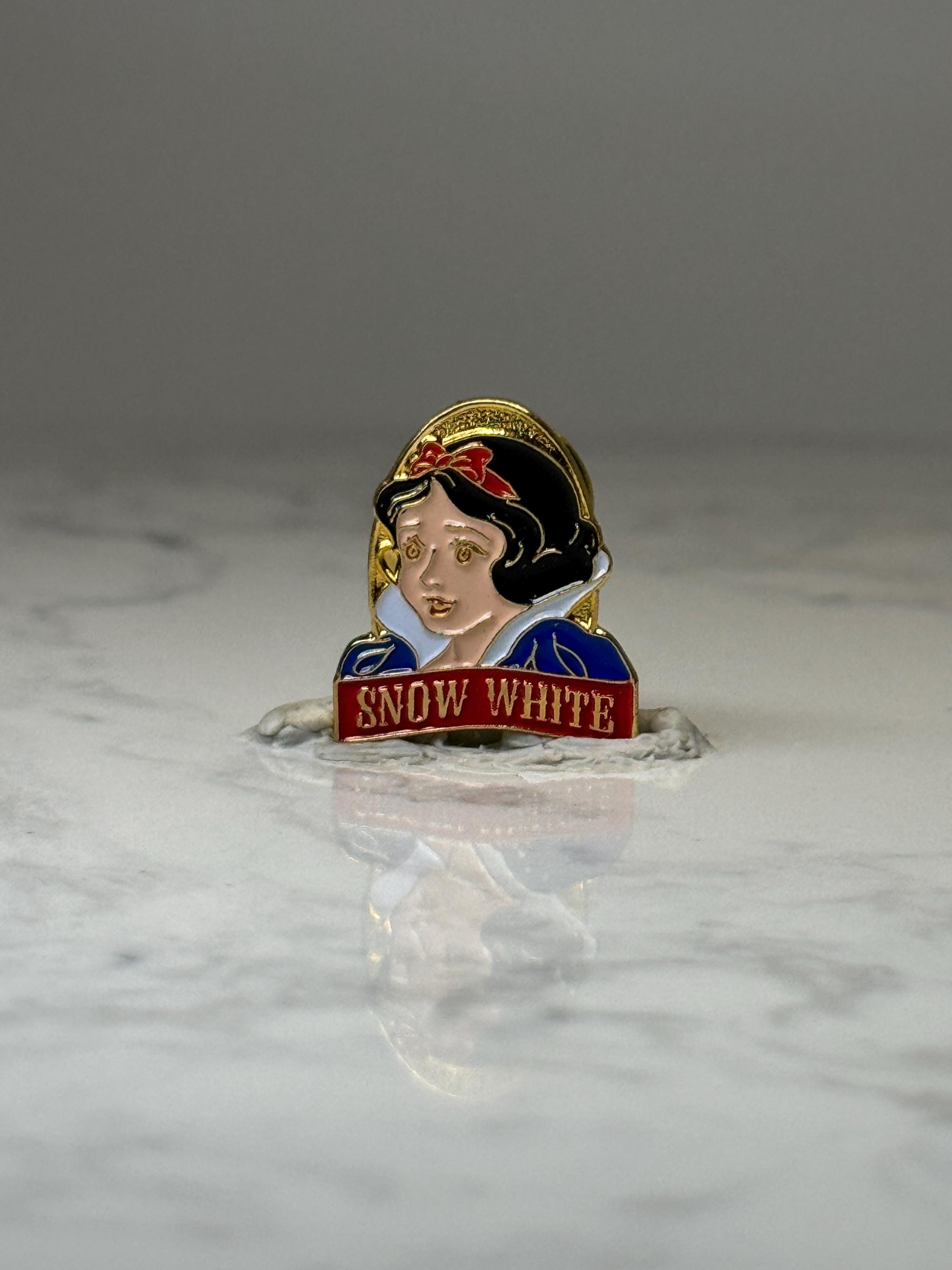Vintage Snow White Character Pin: Gold Enamel - Disney Classic Accessory