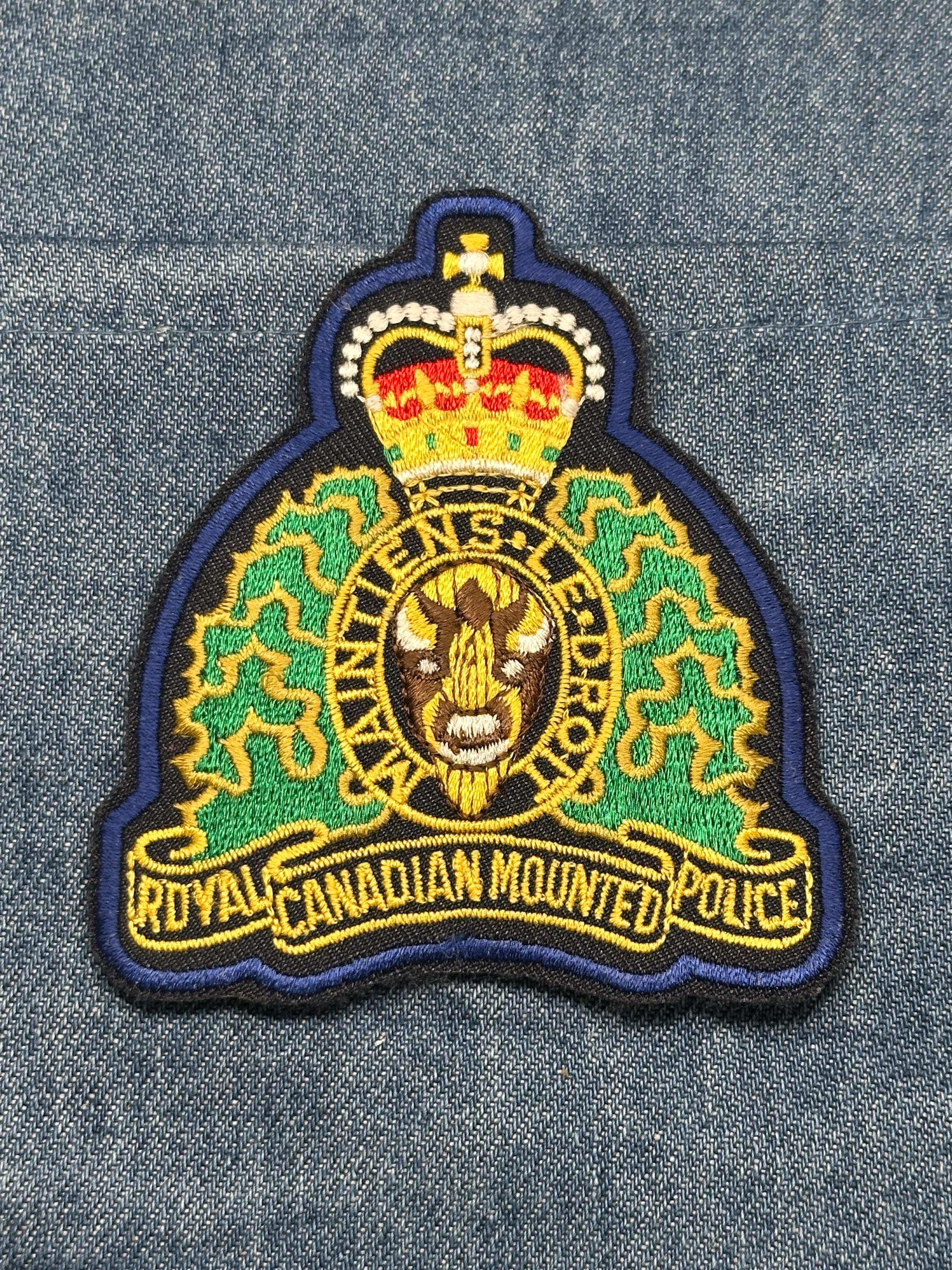 Rcmp collectable patch: iron-on gold detail - law enforcement accessory