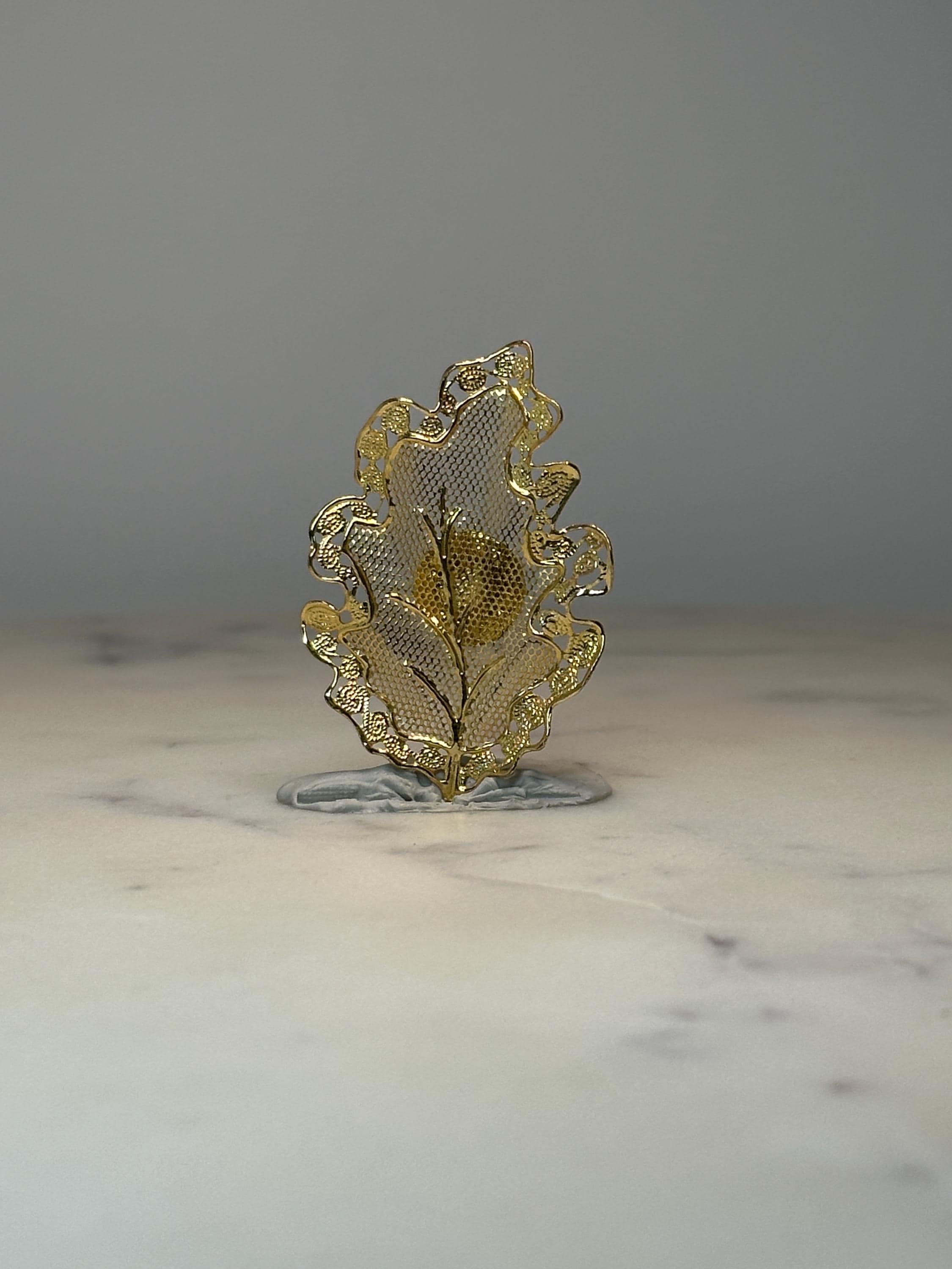 Floral Leaf Filigree Pin: Gold Tone Mesh - Vintage Nature Accessory