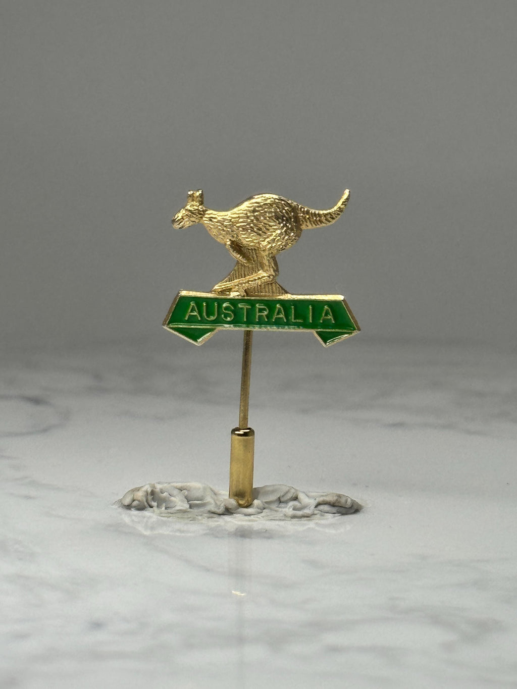 Australia Kangaroo Stick Pin: Gold Tone Enamel - Travel Souvenir