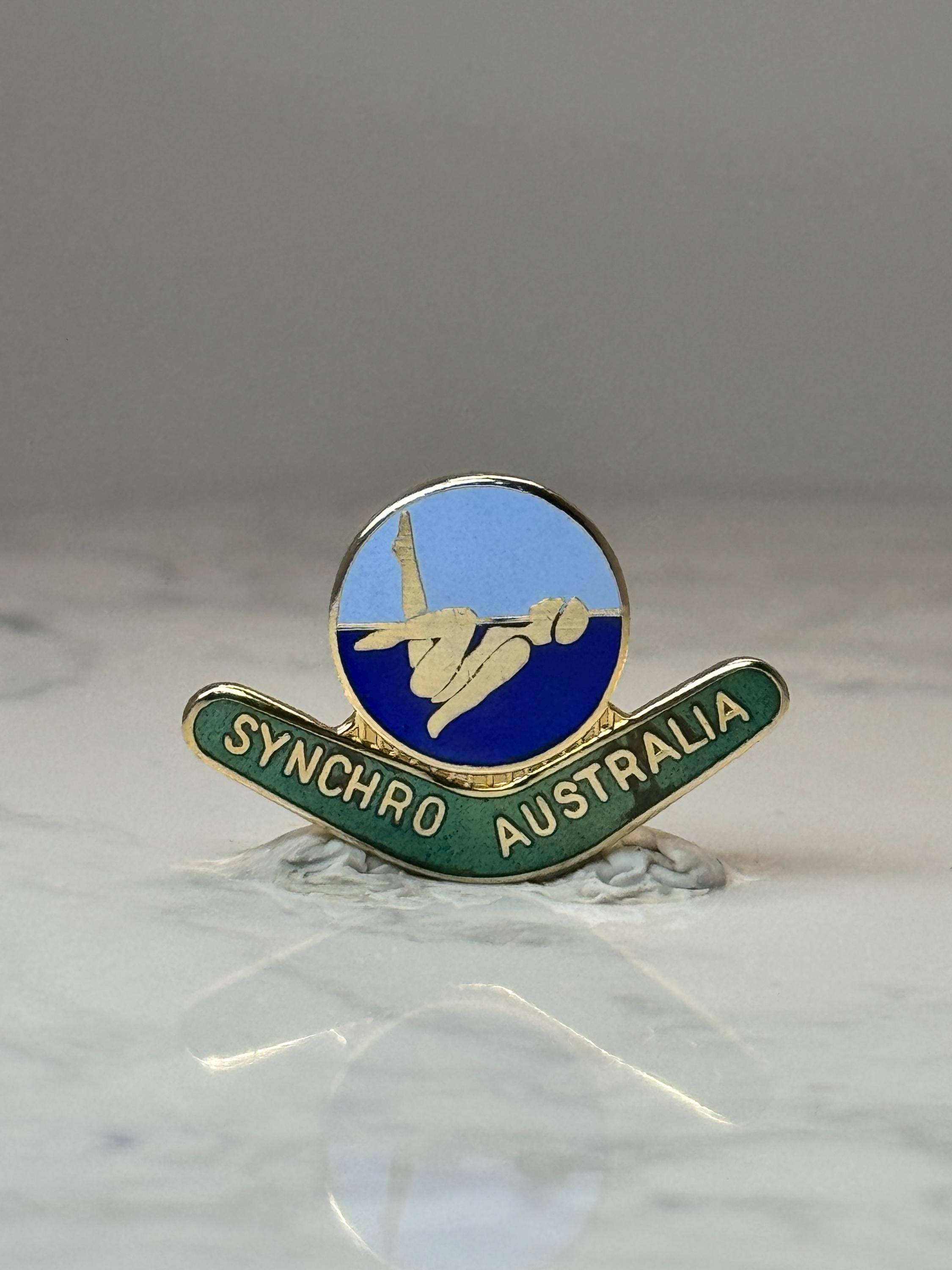Synchro Australia Diving Pin: Gold Tone Enamel - Sports Accessory