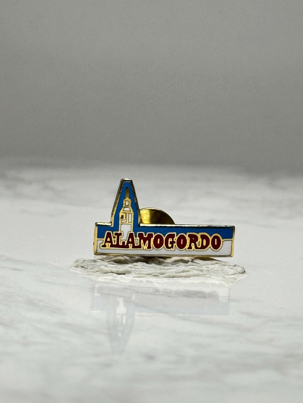 Alamogordo Souvenir Pin: Gold Tone Enamel - New Mexico Travel Accessory