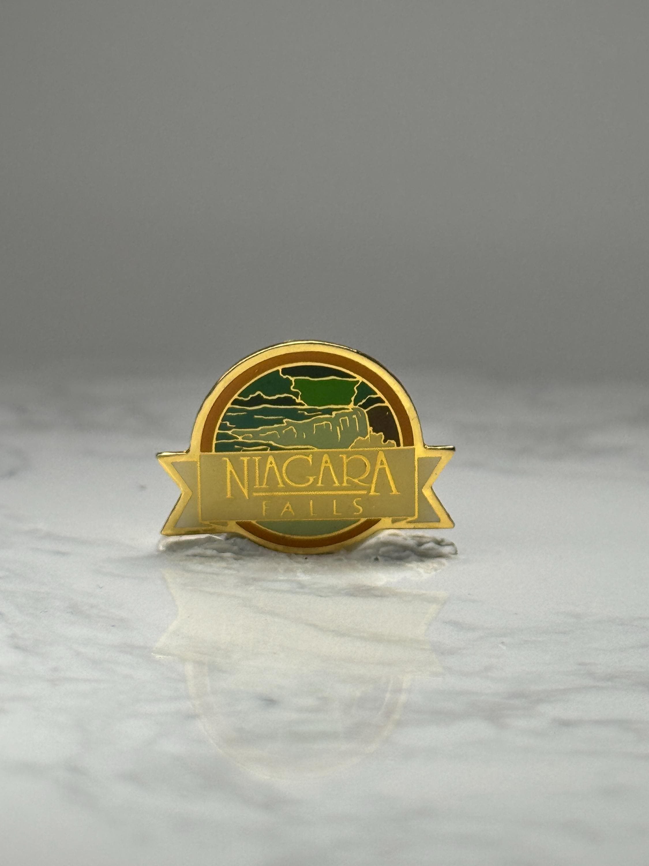 Niagara Falls Souvenir Pin: Gold Tone Enamel - Travel Landmark Accessory