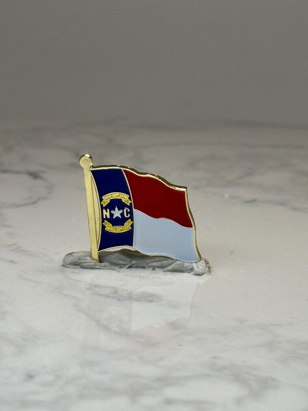 North Carolina State Flag Pin: Gold Tone Enamel - NC Souvenir Accessory