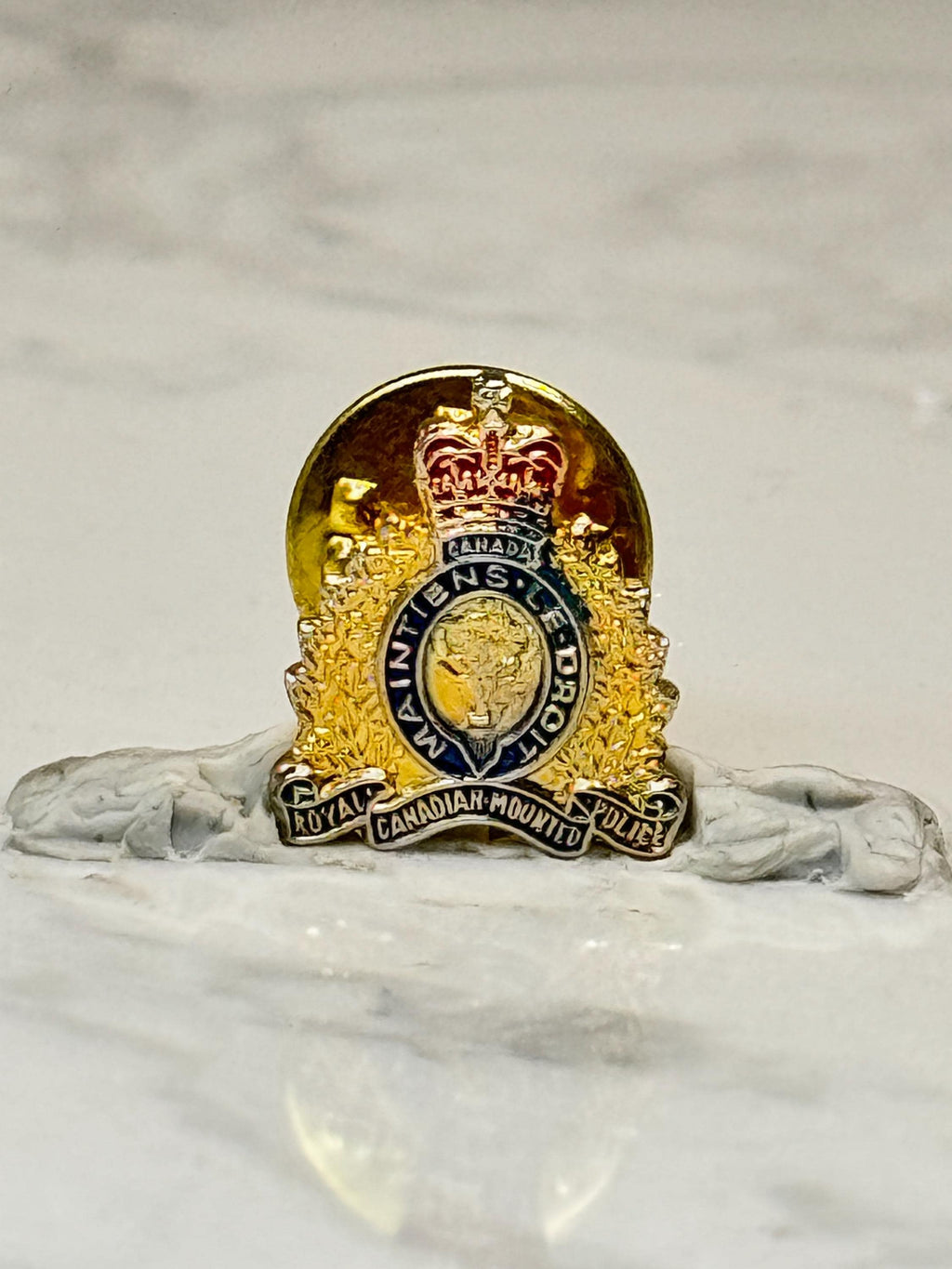 Canadian Mounted Police Lapel Pin: Gold Tone Enamel - RCMP