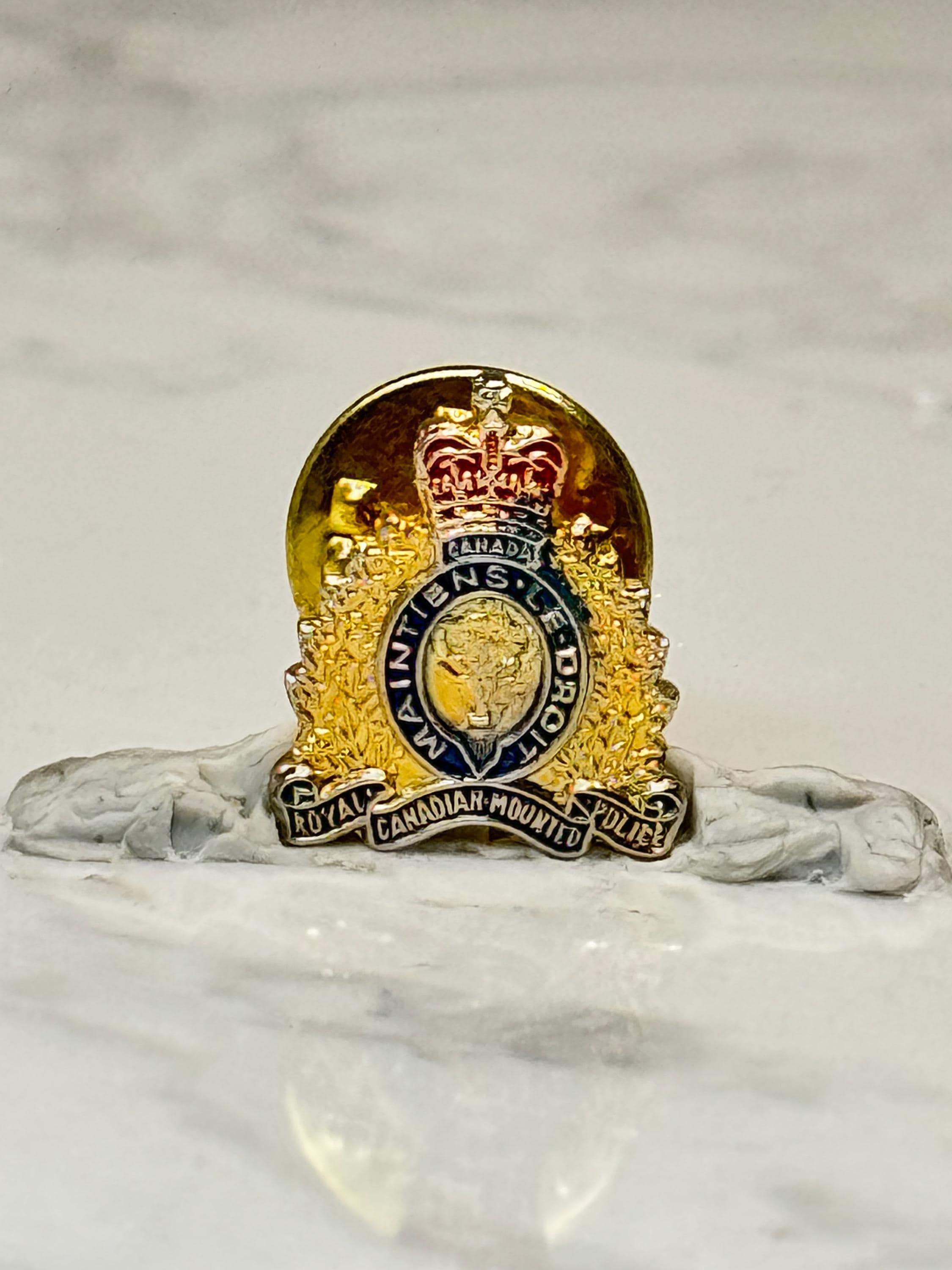 Canadian Mounted Police Lapel Pin: Gold Tone Enamel - RCMP