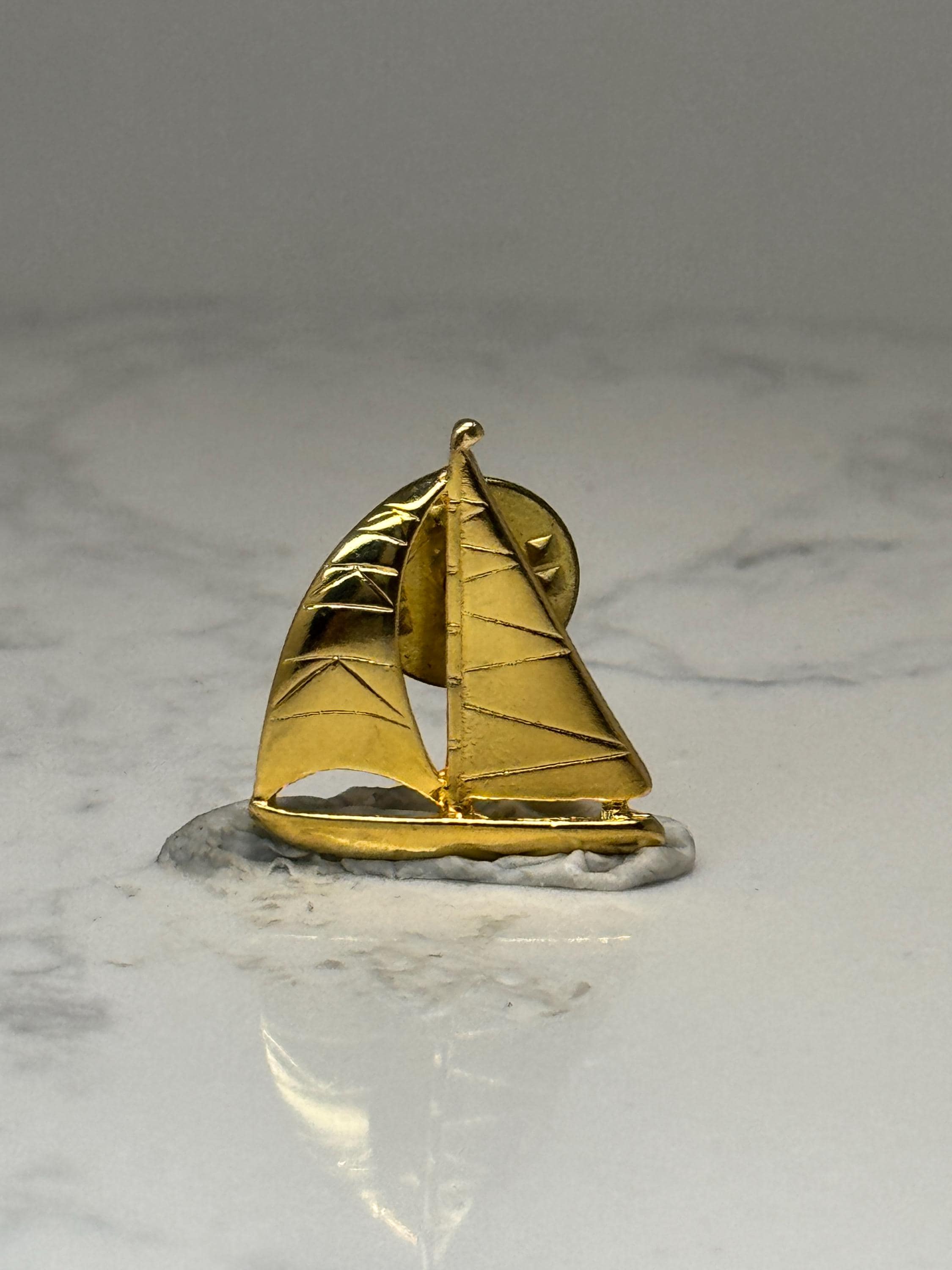 Sailboat Lapel Pin: Gold Tone Nautical - Vintage Maritime Accessory