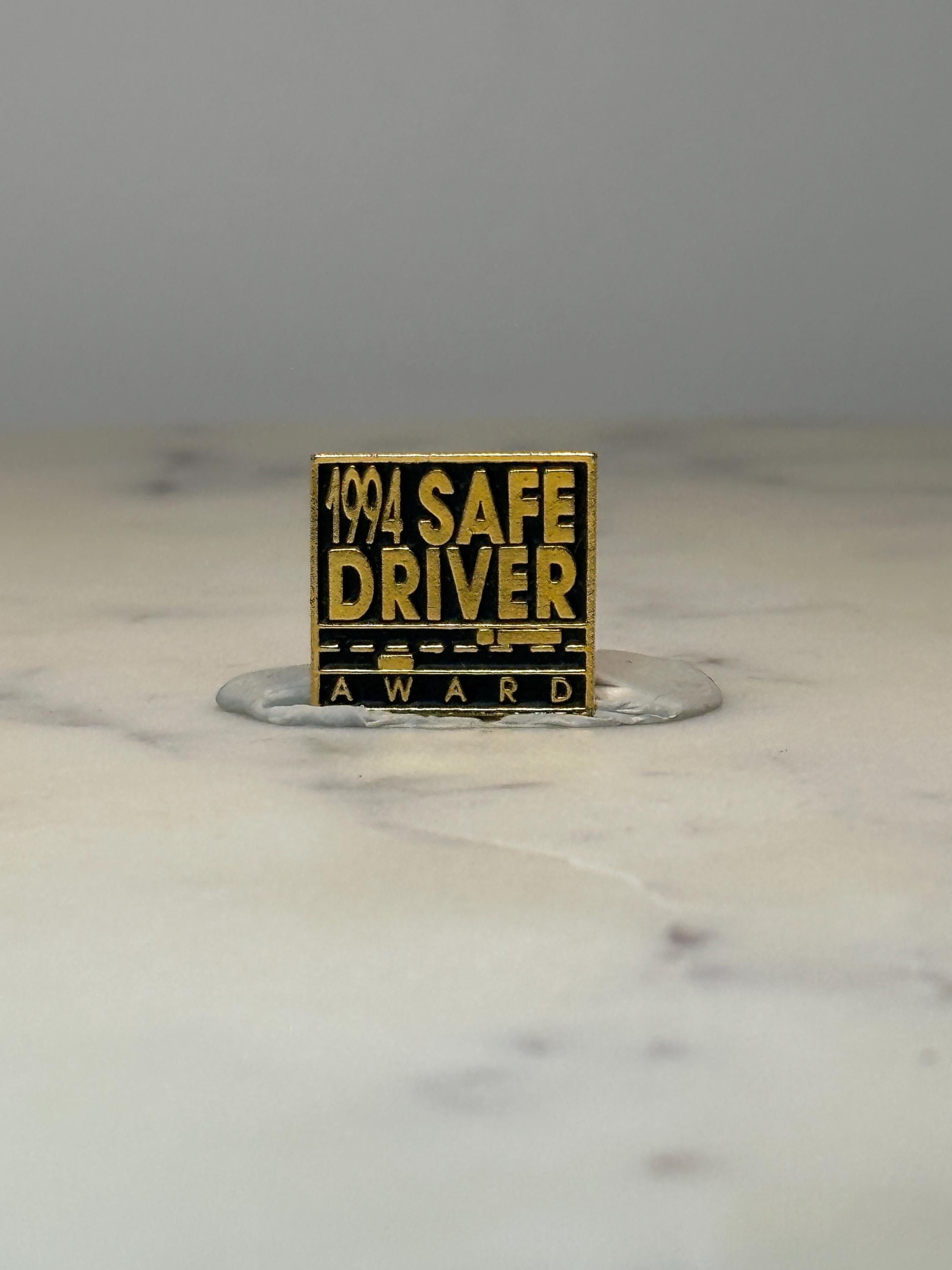 1994 Safe Driver Award Pin: Gold Tone Enamel - Road Safety