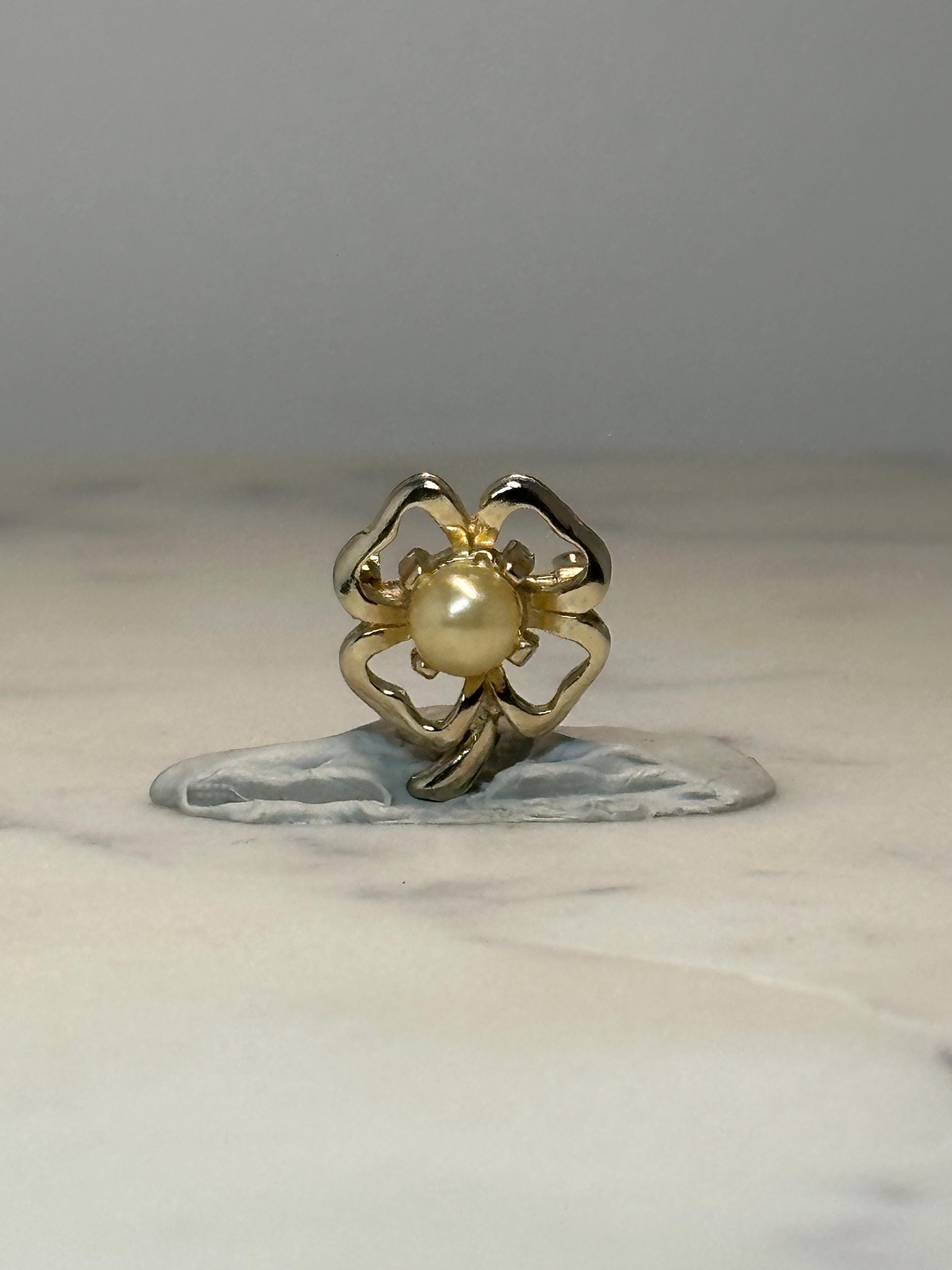 Shamrock Clover Lapel Pin: Gold Tone - Irish Accessory