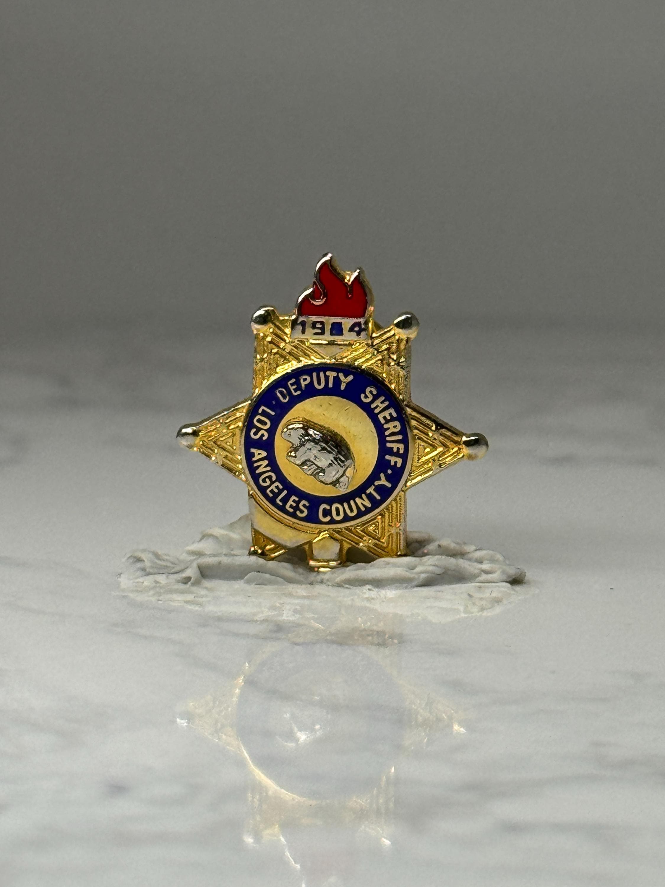 Los Angeles County Deputy Sheriff Pin: Gold Enamel - Law Enforcement Collectible