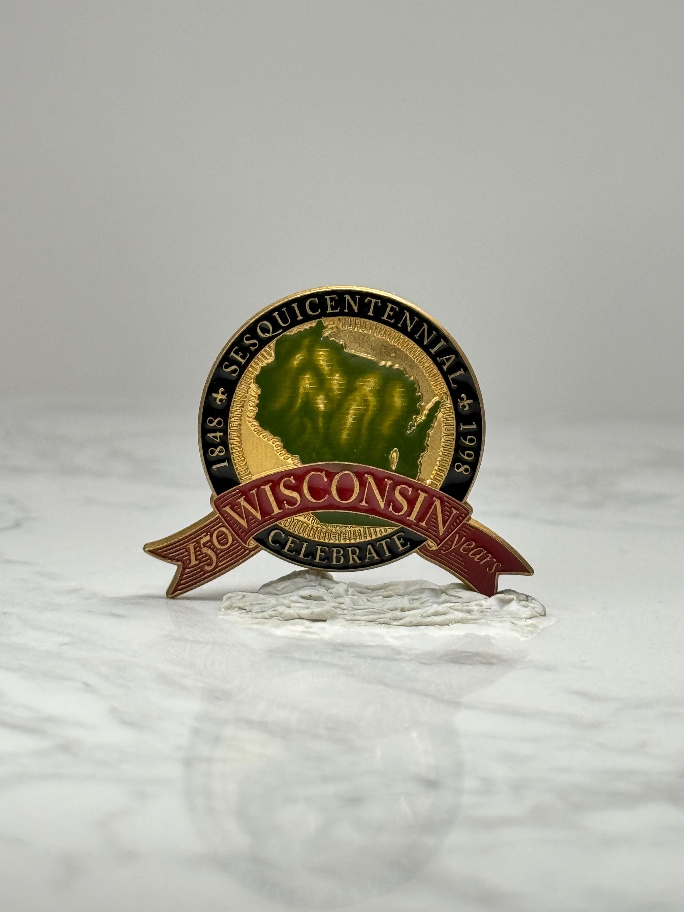 Wisconsin Sesquicentennial Lapel Pin: Gold Tone Enamel - 150 Years