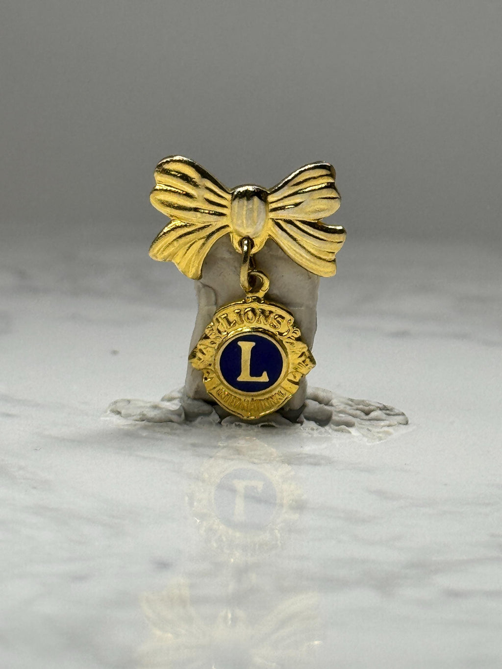Lions Club Dangle Pin: Gold Tone Bow - Fraternal Accessory
