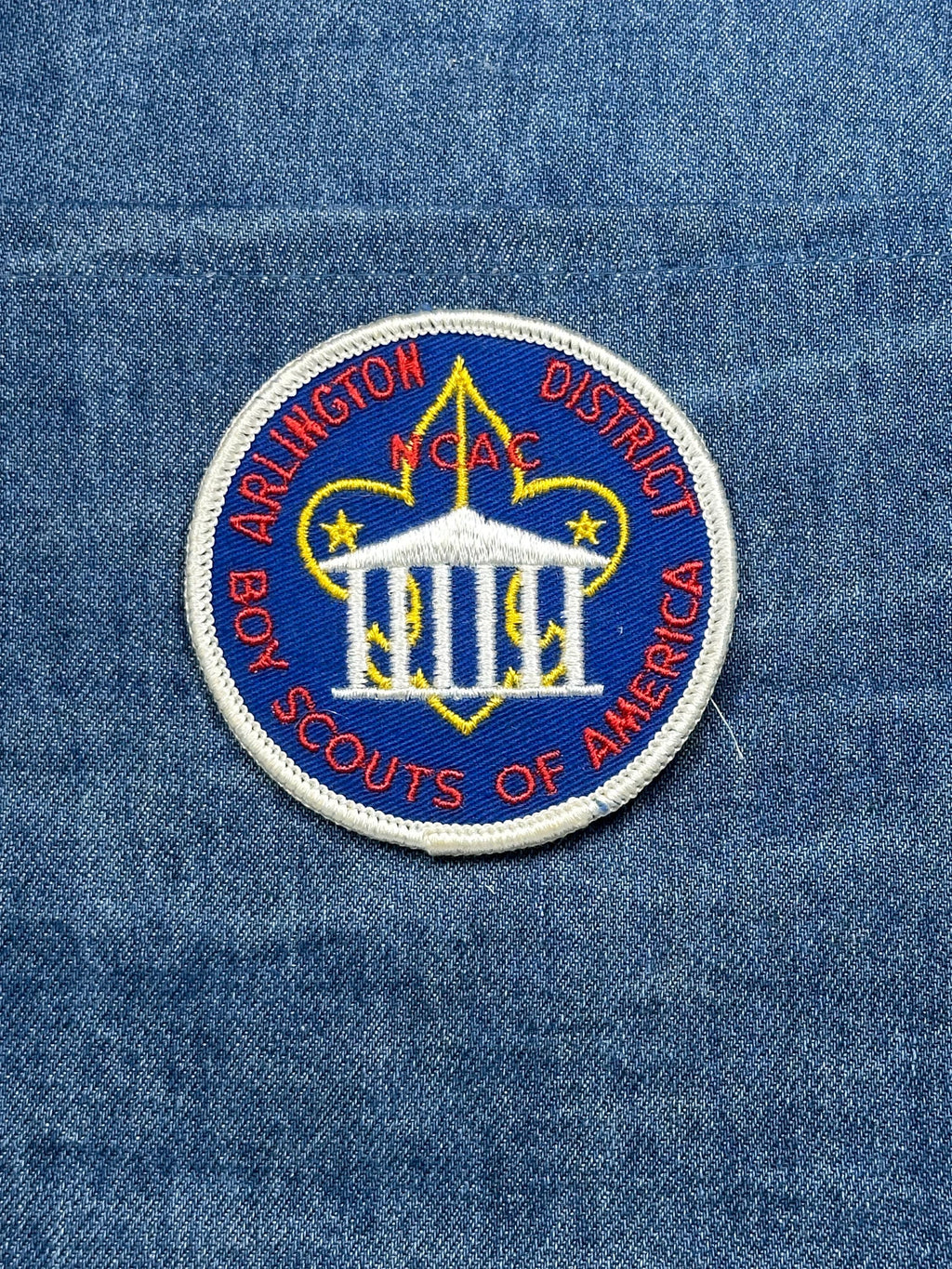 Arlington District Boy Scouts Patch: Blue Red Round - BSA Scouting Accessory