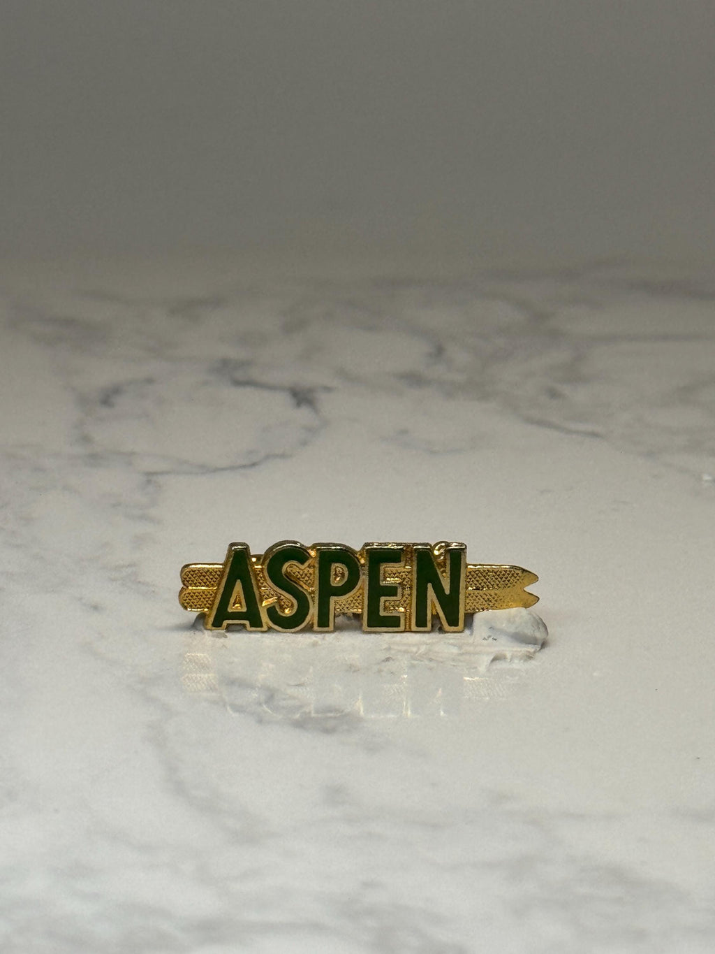ASPEN Souvenir Lapel Pin: Green Enamel Gold Tone - Ski Resort Travel Accessory