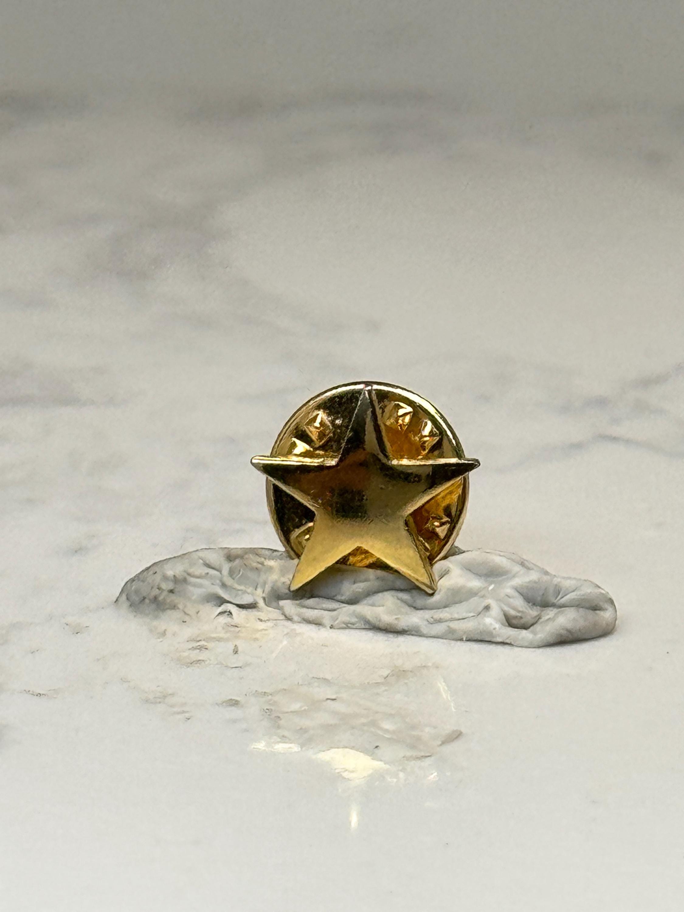 Gold Star Lapel Pin: Polished Metal - Patriotic Service Accessory