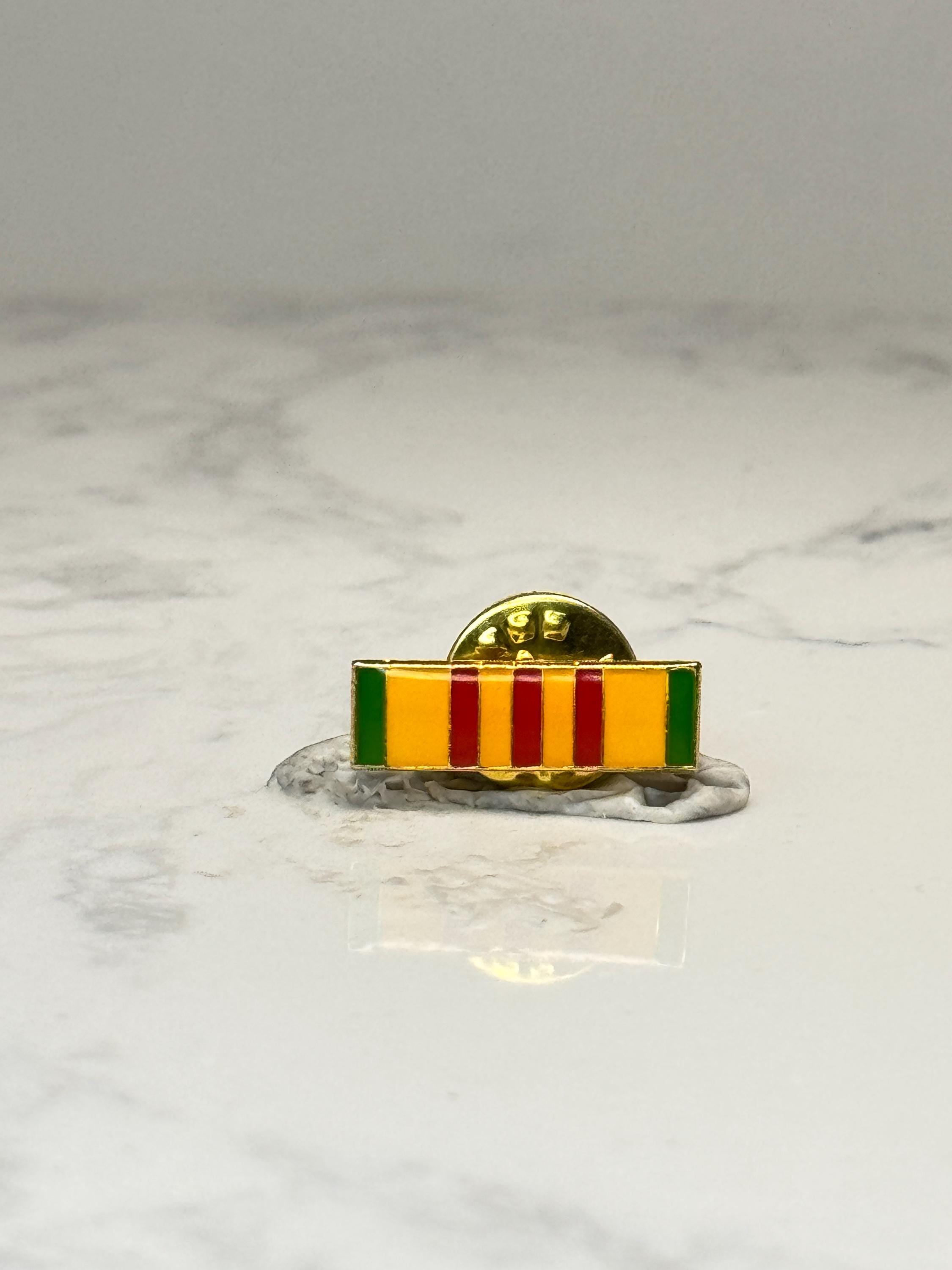 Vietnam Service Ribbon Bar Pin: Gold Tone Enamel - Military Award